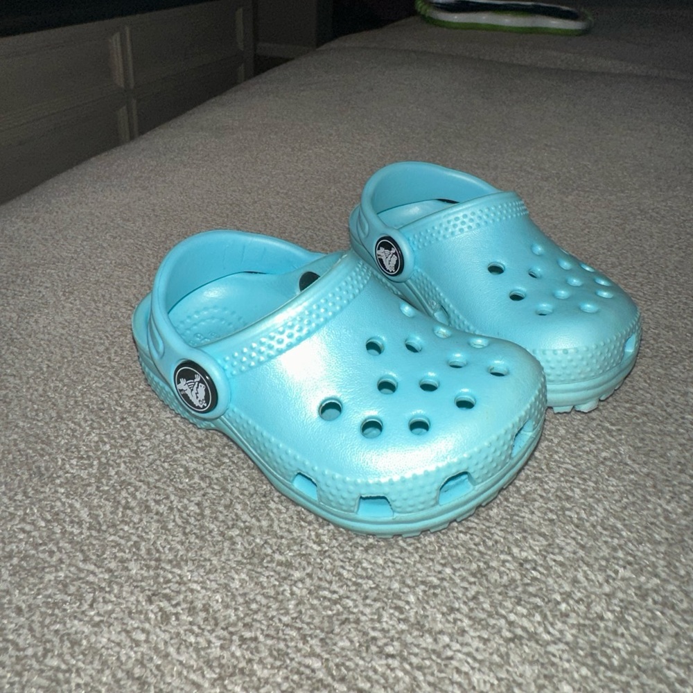 Little kids crocs size C 4
